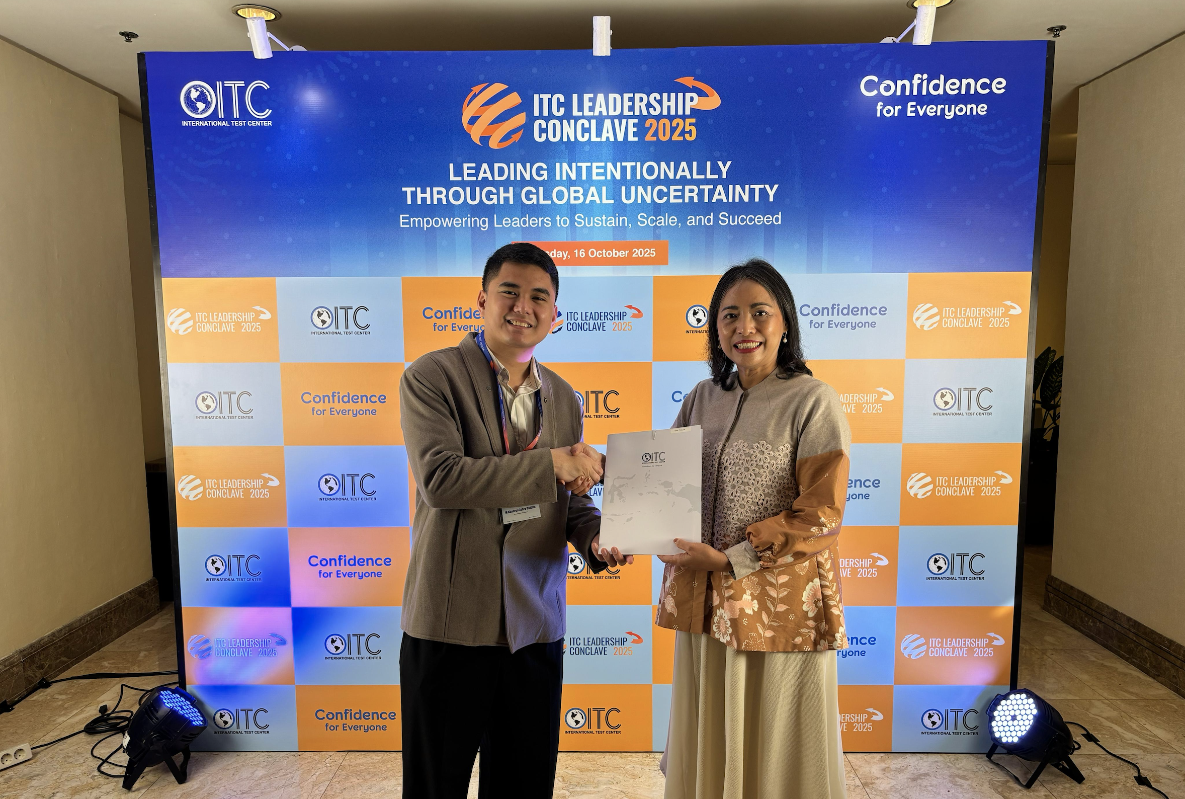 Bangun SDM Unggul dari Timur, Timur Network dan ITC Teken MoU Peningkatan Kompetensi Bahasa Inggris